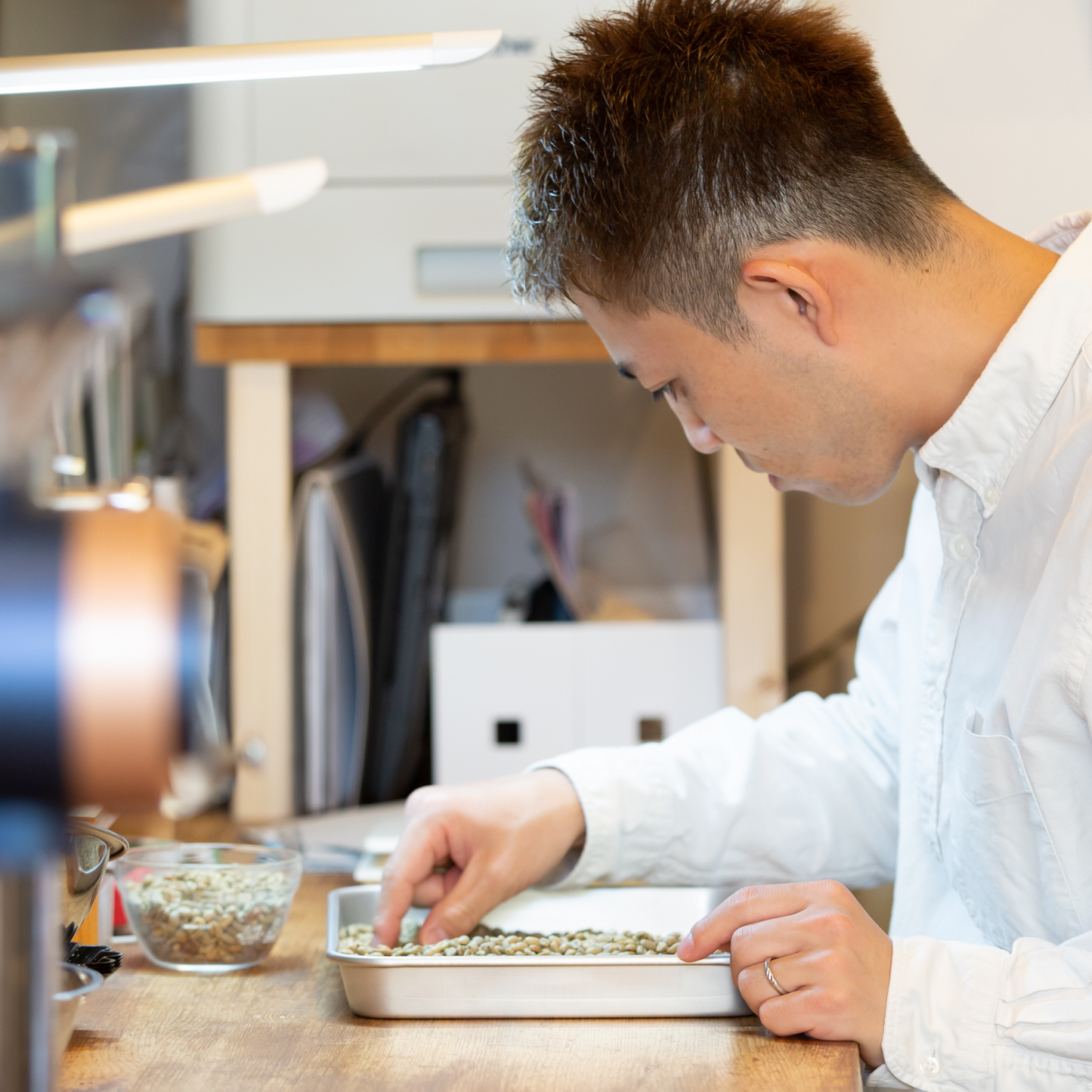 ケニア AA コフィナフ<br>【中煎り】200g<br>甘い香り、カシスやベリーのような酸味と甘味、力強いコク、甘い余韻が長く続く<br>苦味 ★★★☆☆<br>酸味 ★★★☆☆<br>甘み ★★★★☆<br>コク ★★★★★<br>香り ★★★★★