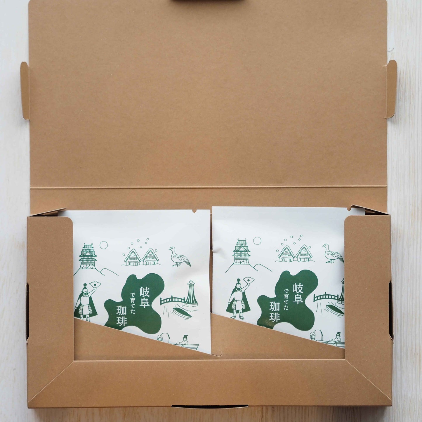 岐阜県産コーヒー豆<br>岐阜コーヒー農園<br>【浅煎り】10g×2袋<br>チェリーのような甘い香り、ヨーグルトやあんずのような酸味、あんこのようなしっかりとした甘さのある余韻<br>苦味 ★☆☆☆☆ <br>酸味 ★★★☆☆ <br>甘み ★★★★★ <br>コク ★★★★☆ <br>香り ★★★★☆